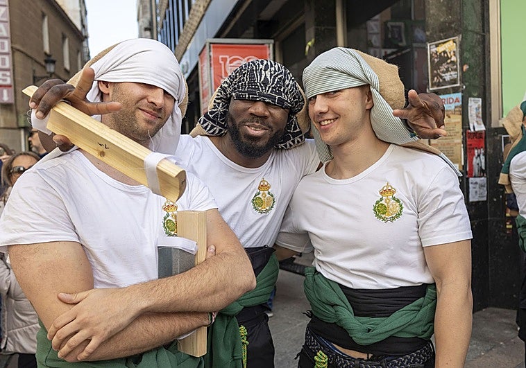 La devoción recorre Cáceres en una concurrida tarde de Domingo de Ramos